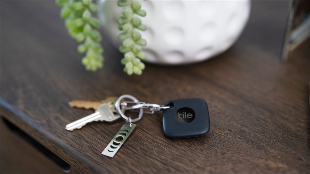 Tile Mate with keys on table