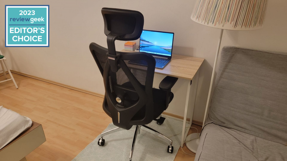 SIHOO M18 office chair at a desk with an open laptop