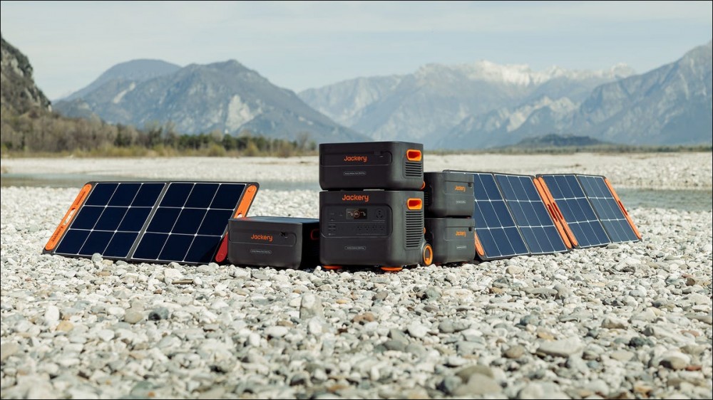 Jackery Solar Generator 2000 Plus