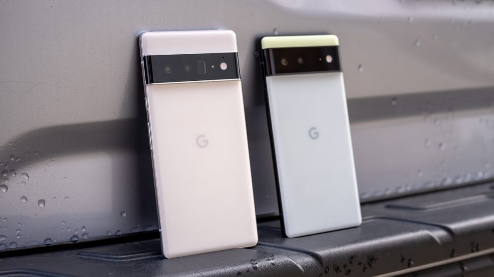 Google Pixel 6 Pro side-by-side the Pixel 6