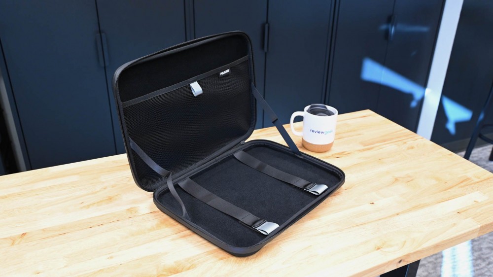 The interior of the Pelican Adventurer Laptop Sleeve.